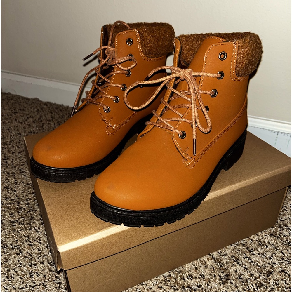 Rainbow Brand “Rougue” - brand fall/winter boots. Size 8/12z used worn once.